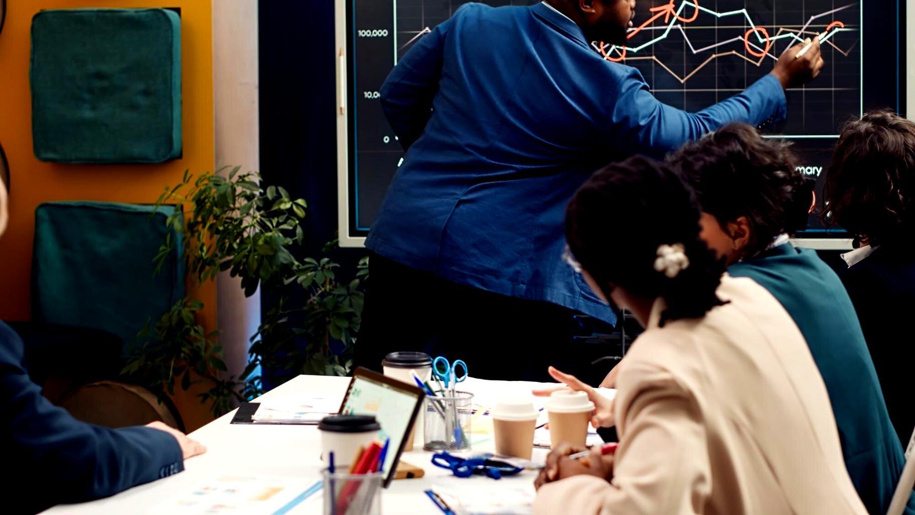 Análisis de escenarios financieros y planificación estratégica